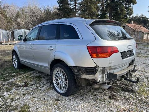 Audi Q7 üzemképtelen, a képeken látható állapotban. motorhoibás, váltó…